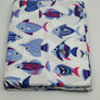 Weisser Single-Jersey mit blauen Fische