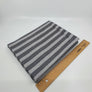 Grauer Single-Jersey mit Streifen