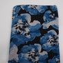 Hellgraumelierter Single-Jersey mit blauen Blumen