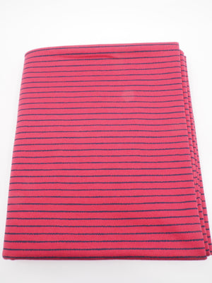 Roter Single-Jersey mit dunkelblauen Streifen